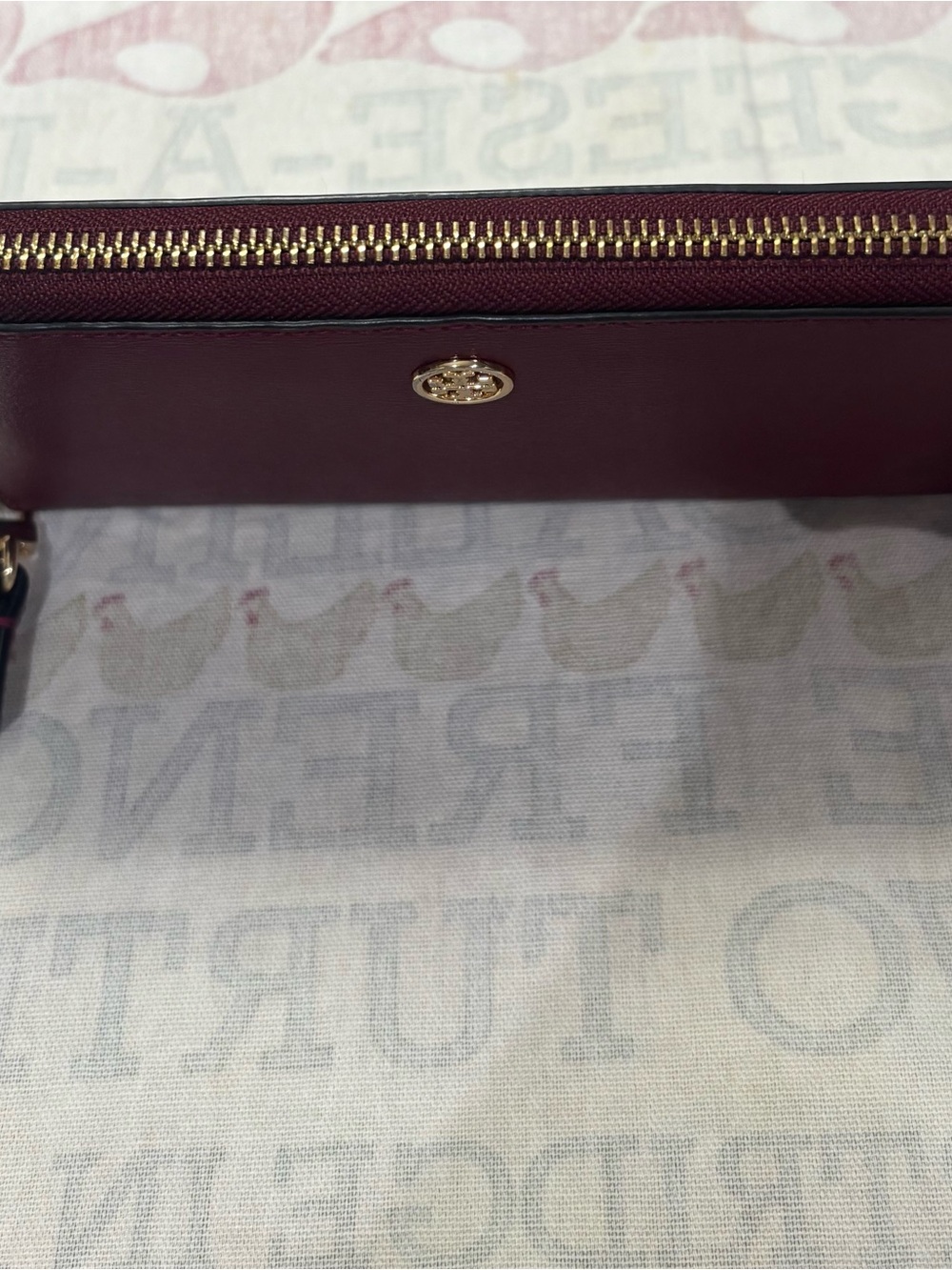 Tory Burch Burgandy Leather Continental Wallet with Gold Logo - Picture 5 of 7